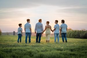 family, sunset, nature-7157276.jpg