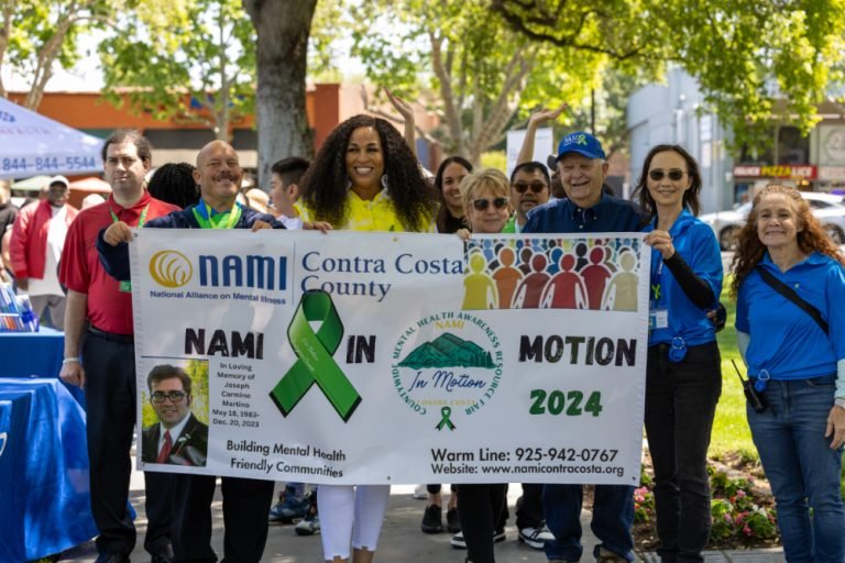 People strolling at NAMI In Motion 2024